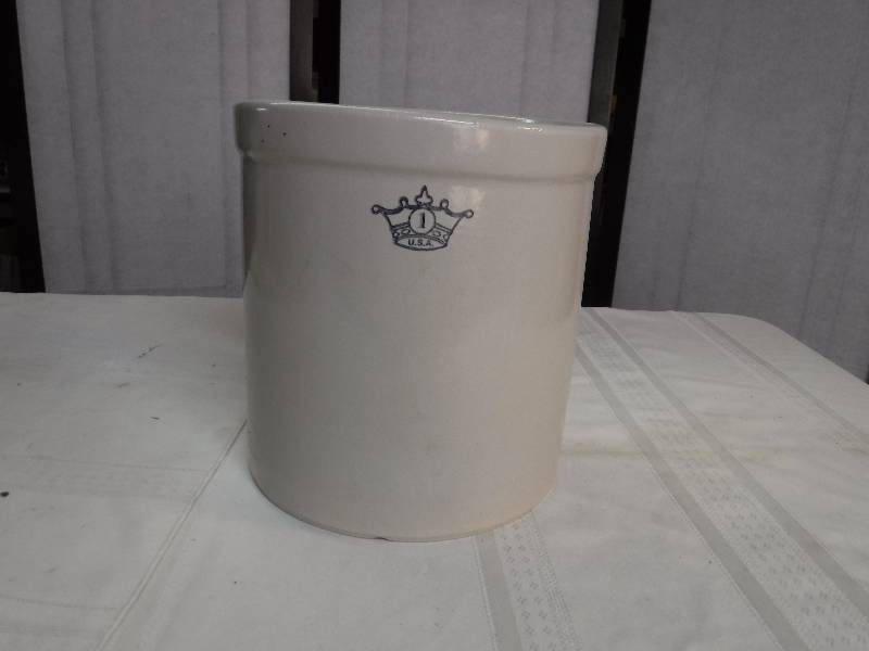 lot 6578 image: 1 gallon Roseville Ohio crock