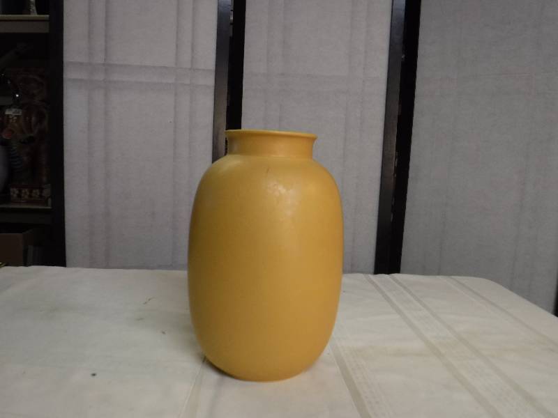 lot 6583 image: Poole Art pottery Vase made in England- yellow glaze