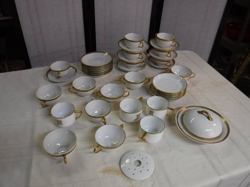 lot 6589 image: 44 pcs of mixed types of dishes all with gold trim
