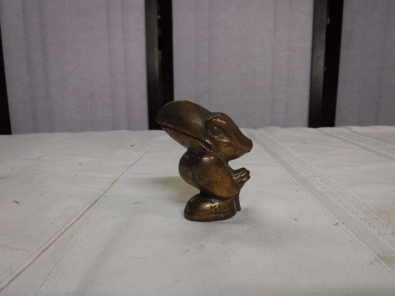 lot 6593 image: Jay Hawk KU Kansas paper weight