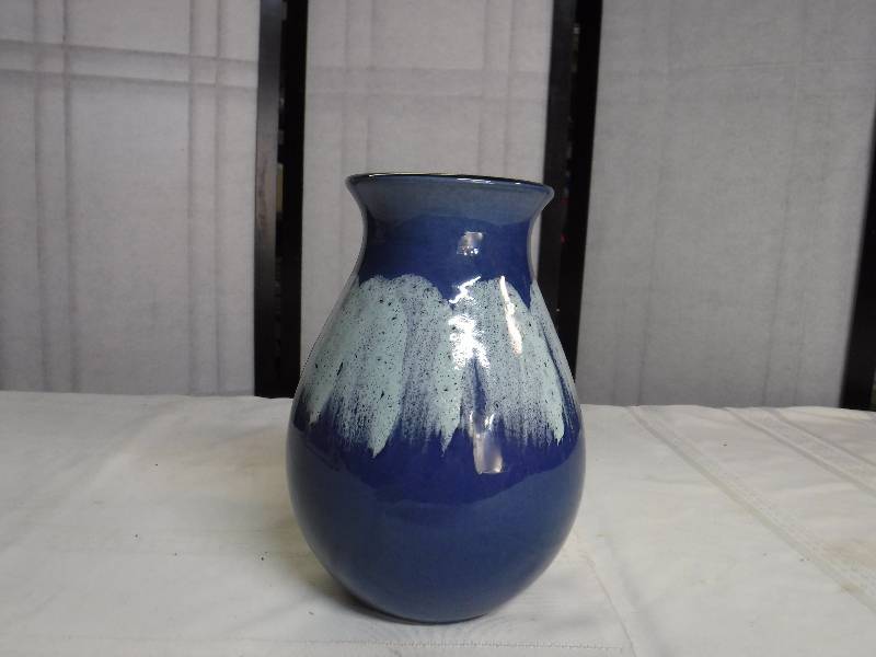 lot 6598 image: Poole Art pottery Vase made in England- blue glaze with drip edge