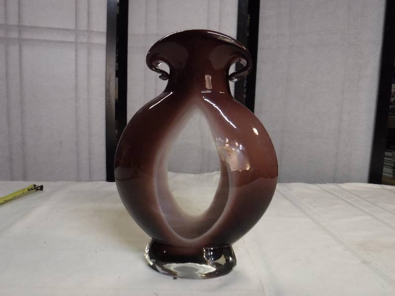 lot 6599 image: Very cool art glass vase