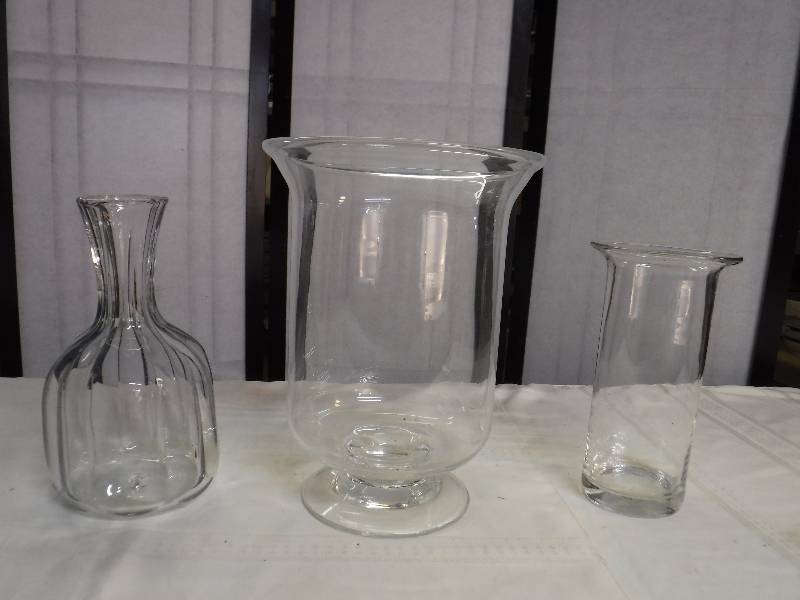 lot 6607 image: various sizes of clear glass vases