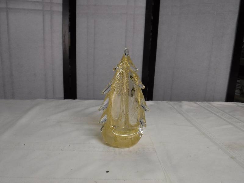 lot 6609 image: Simon Pearce art glass Christmas tree