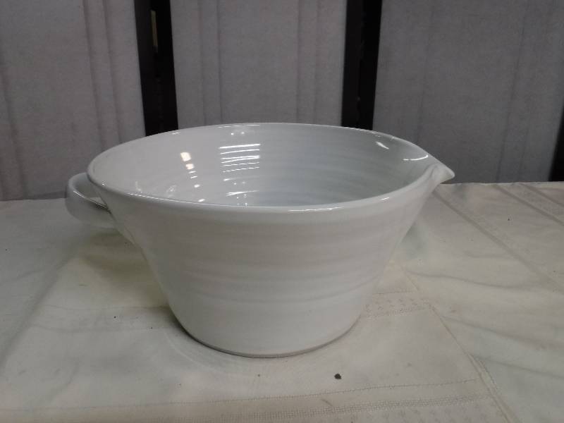 lot 6614 image: Simon Pearce pottery art bowl with handle and spout