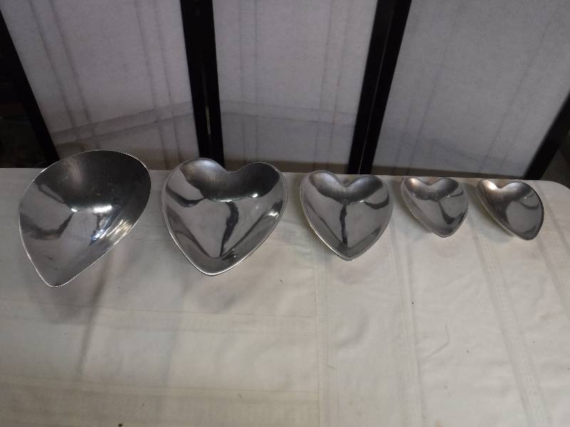 lot 6625 image: Nambe classics leaf shaped bowls lot