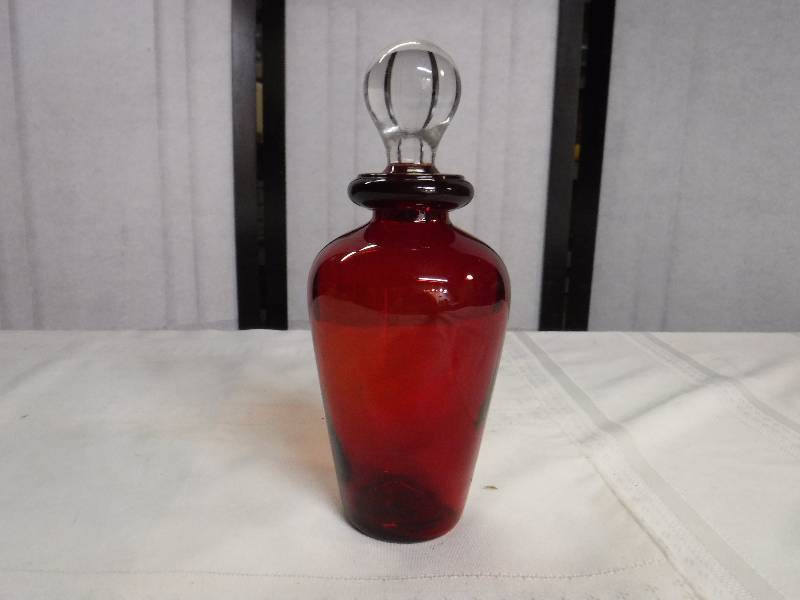 lot 6631 image: Red glass decanter with clear stopper