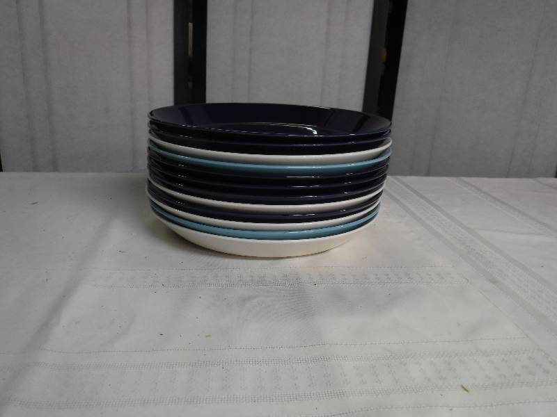 lot 6725 image: Mixed colors of dinner plates- 12 total