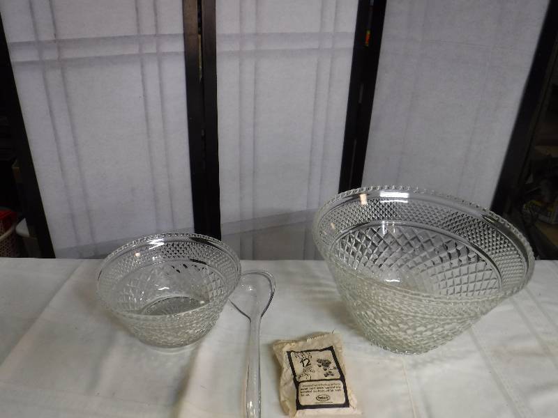lot 8330 image: 2 punch bowls