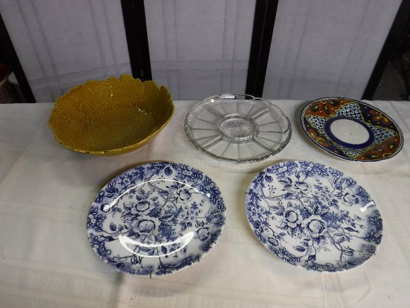 lot 8331 image: Vintage China