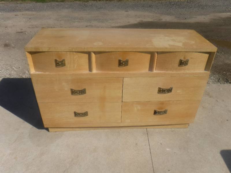 lot 2822 image: Blond finish dresser chest of drawers