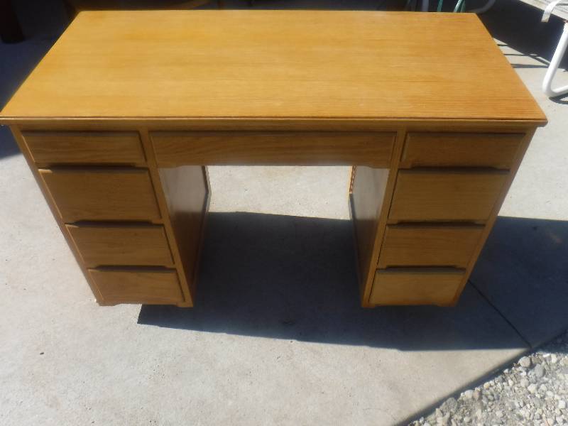 lot 2823 image: Heavy wood office desk- computer desk