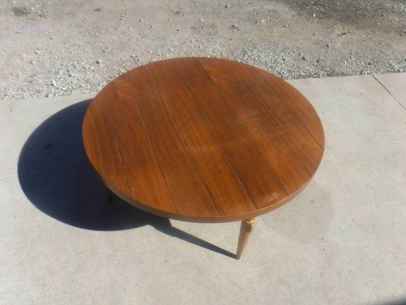 lot 2824 image: Wood round coffee table- very nice