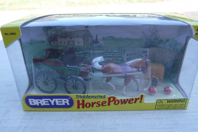 lot 7427 image: Breyer Stablemates Horse power Buckboard wagon set