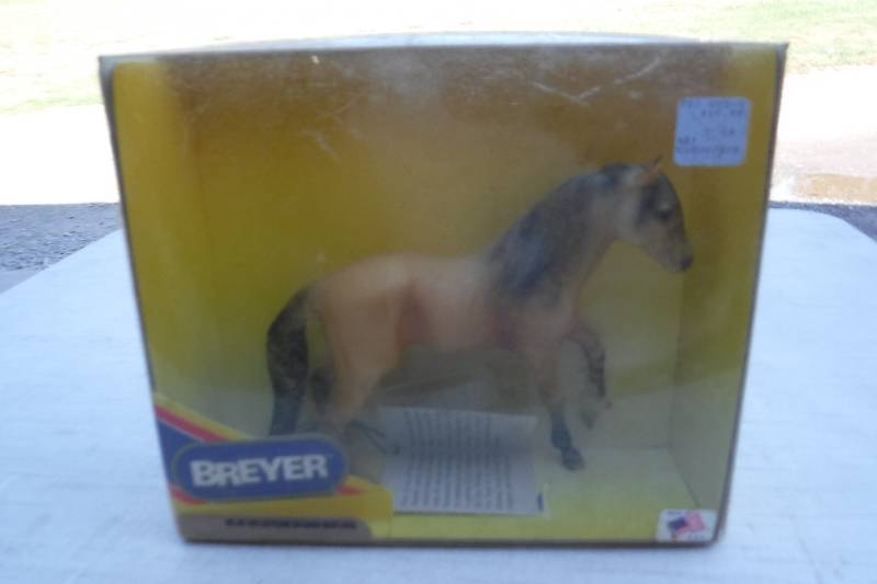 lot 7447 image: Breyer Reflections Spanish Mustang toy horse
