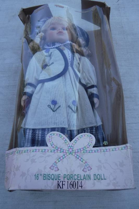 lot 7465 image: Kinnex F.F Abundant 16 porcelain doll