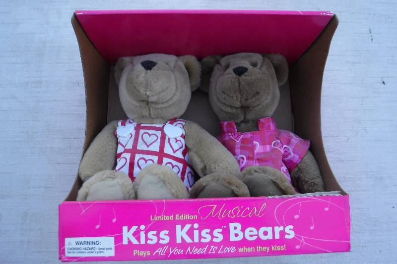lot 7474 image: Kiss Kiss bears teddy bear set