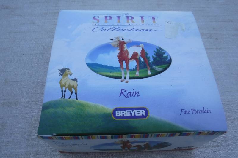 lot 7487 image: The Spirit collection by Breyer  rain porcelain horse figurine