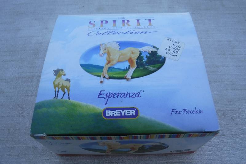 lot 7489 image: The Spirit collection by Breyer  Esperanza porcelain horse figurine