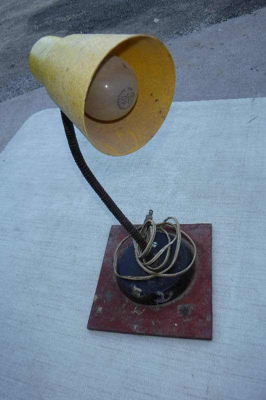 lot 7500 image: Vintage desk lamp