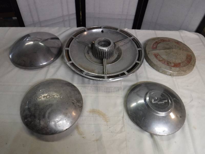 lot 9811 image: Vintage hub cap lot