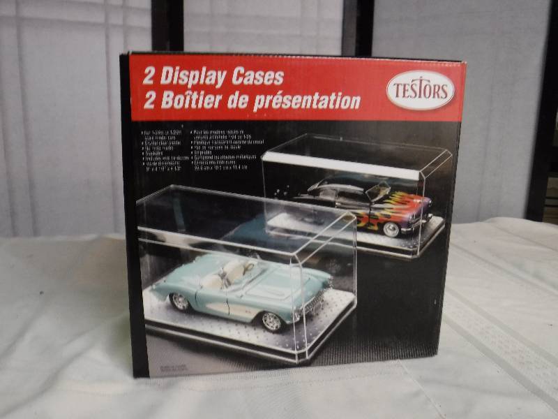 lot 9826 image: Testors model display case