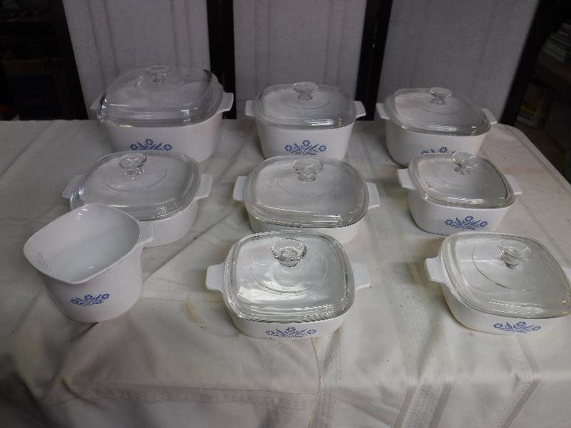 lot 9831 image: Lot of Corning ware bake ware casserole dishes with lids