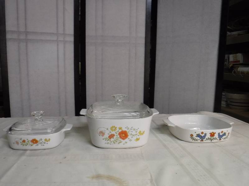 lot 9832 image: Lot of Corning ware bake ware casserole dishes with lids- includes a DEEP one