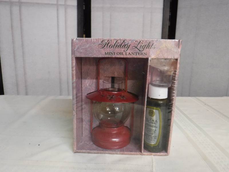lot 9841 image: Holiday lights mini oil lantern kit