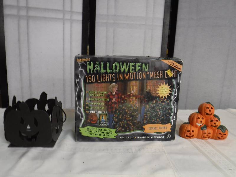 lot 9845 image: Halloween decor lot #2