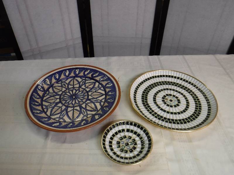lot 6729 image: Decorative bowls- very cool