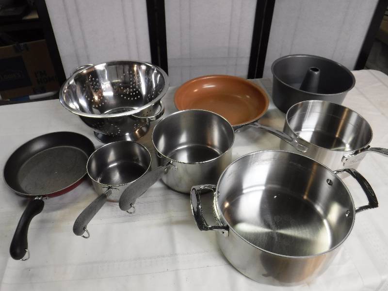 lot 6736 image: Pots and pans lot- includes Viking and Farberware