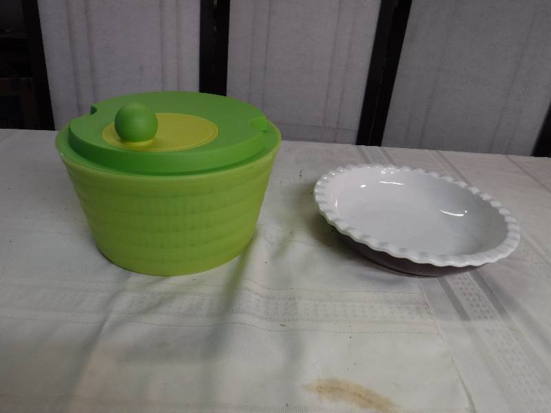lot 6738 image: Tupperware salad spinner and an avon pie plate