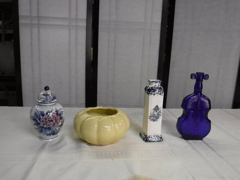 lot 6741 image: Small Urn and other home decor items