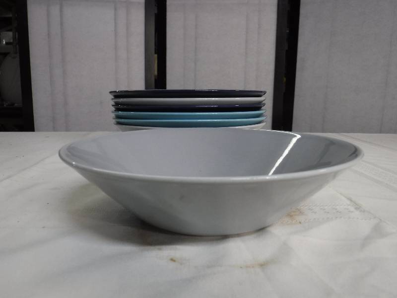lot 6742 image: Teem serving bowl and 6 soup bowls