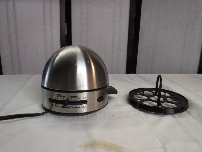 lot 6744 image: Chefs Choice electric egg cooker
