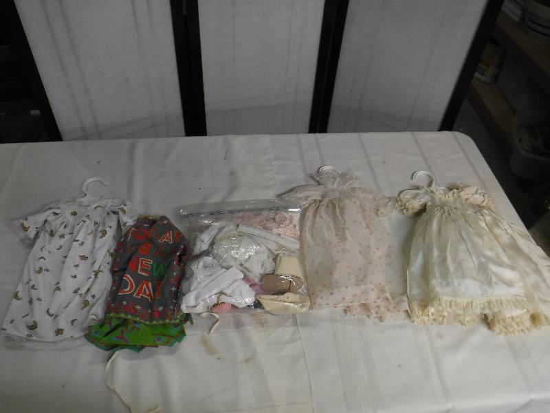 lot 6746 image: Lot of doll clothes