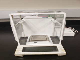 lot 7254 image: Mettler AT200 Analytical Balance