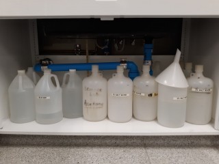 lot 7277 image: Contents Of Drawers And Cabinets, Glass Beakers Assorted Sizes