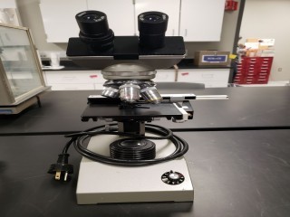 lot 7306 image: Fischer Scientific No. 22679 Microscope