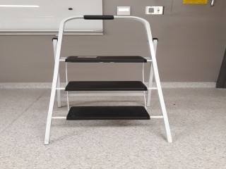 lot 7346 image: Skinny Mimi Step-Stool