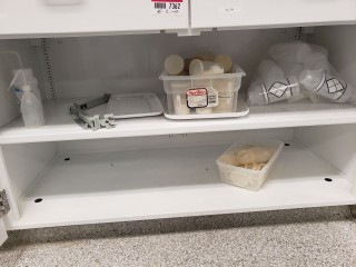lot 7362 image: Contents of Cabinets (PH Ingredients CupsDroppers Watch GlassPh Strips)
