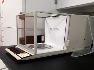 lot 7366 image: A&D FR-200 Digital Analytical Precision Electronic Weighing Balance