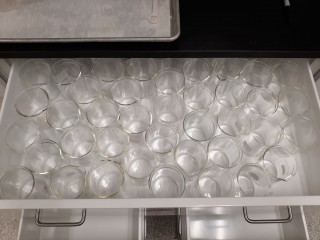 lot 7370 image: Assorted Plastic And Glass Beakers