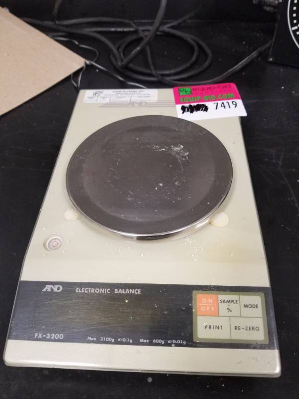 lot 7419 image: FX-3200 Scale