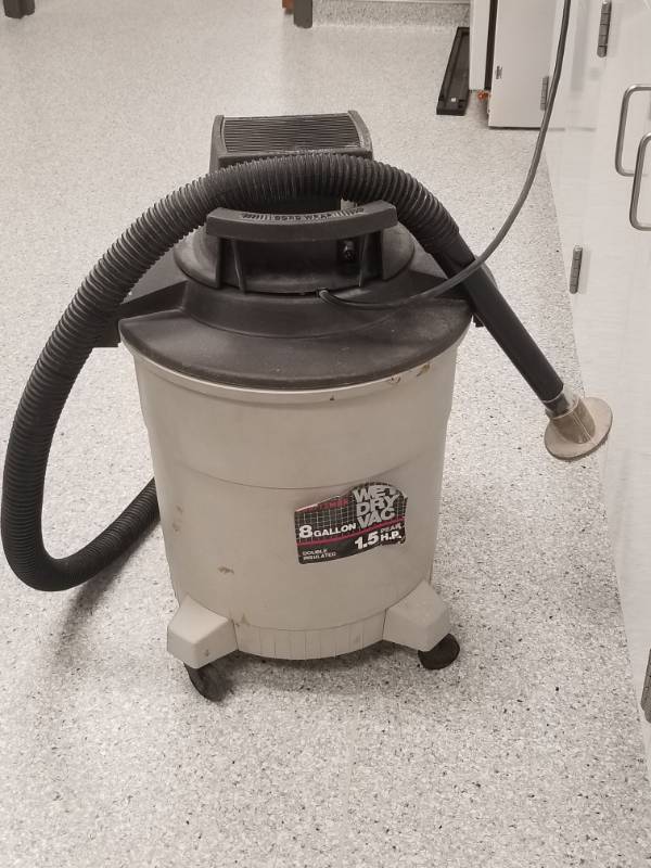 lot 7430 image: Craftsman 8Gal WetDry Shop Vac