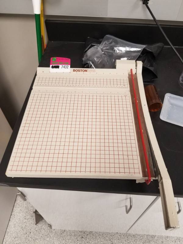 lot 7432 image: 15in Paper Cutter