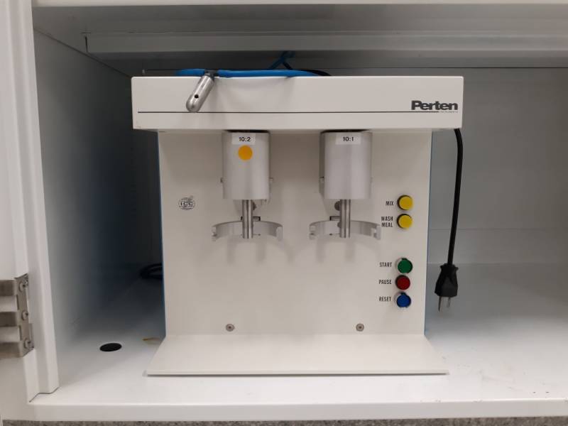 lot 7473 image: Perten Glutomatic System Type 2200