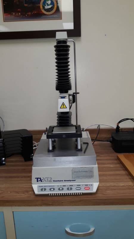 lot 7543 image: Stable Micro Systems TA-XT2 Texture Analyser 240V 1Ph.