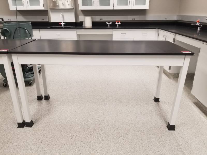 lot 7491 image: Lab Table